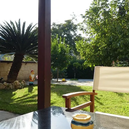 Lola's & Garden Nyaraló